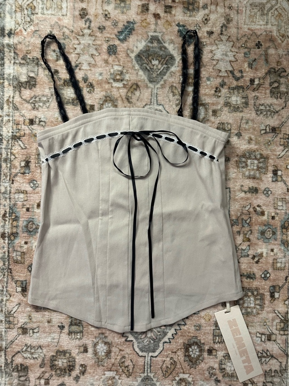 Zemeta Lace-Trim Tank Top in Light Gray